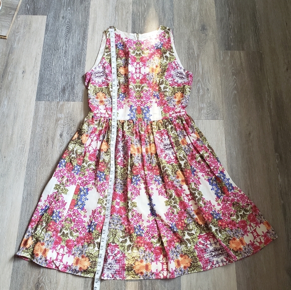 Gorgeous dress - Picture 12 of 13